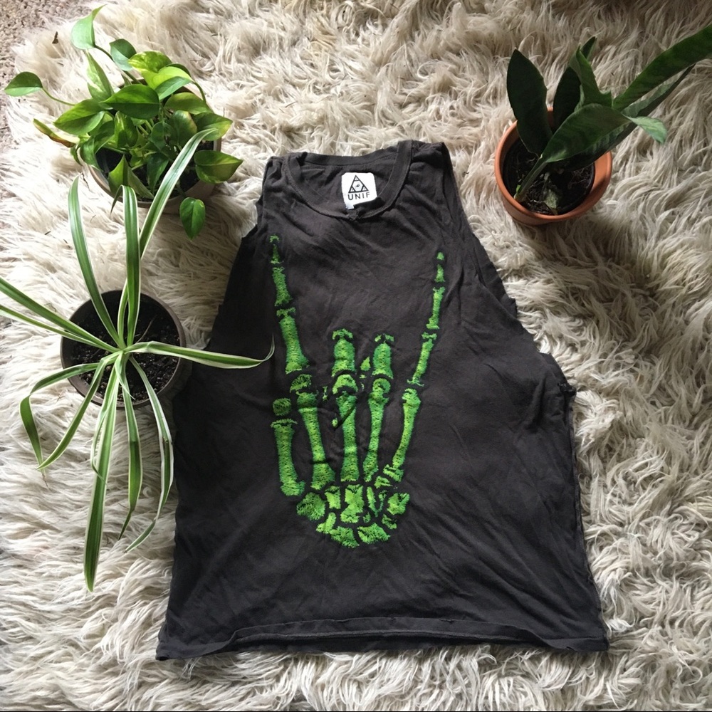 UNIF Skeleton hand muscle tee
